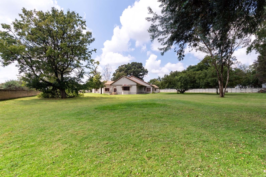 6 Bedroom Property for Sale in Norton Home Estate AH Gauteng