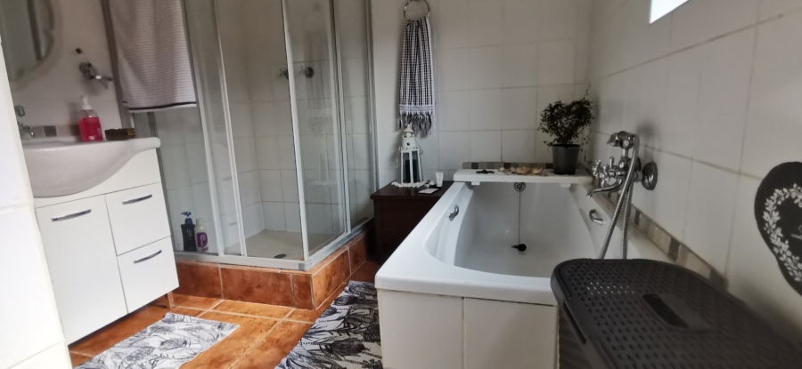 4 Bedroom Property for Sale in Ninapark Gauteng