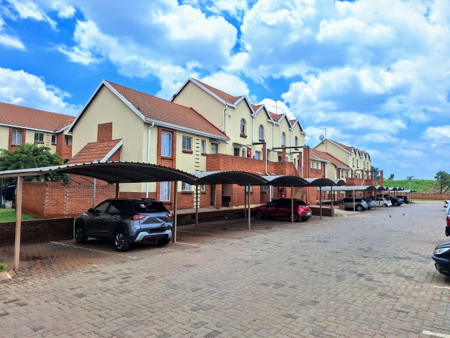 2 Bedroom Property for Sale in The Orchards Gauteng