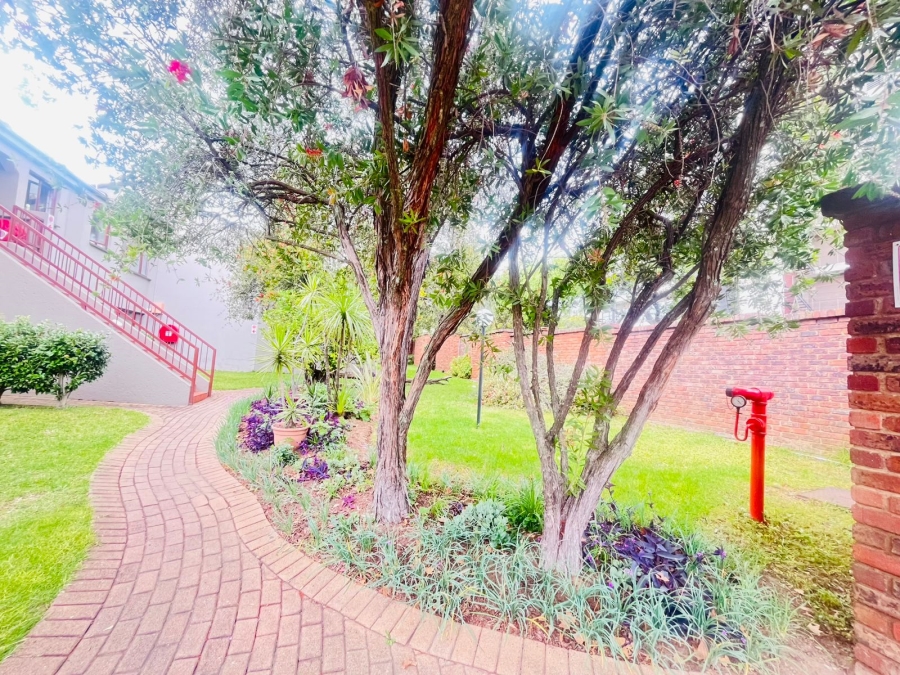 2 Bedroom Property for Sale in Sunninghill Gauteng