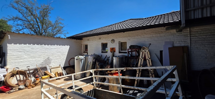 Commercial Property for Sale in Oberholzer Gauteng