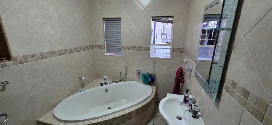 Commercial Property for Sale in Oberholzer Gauteng