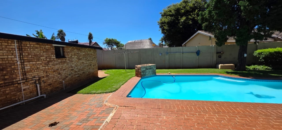 Commercial Property for Sale in Oberholzer Gauteng