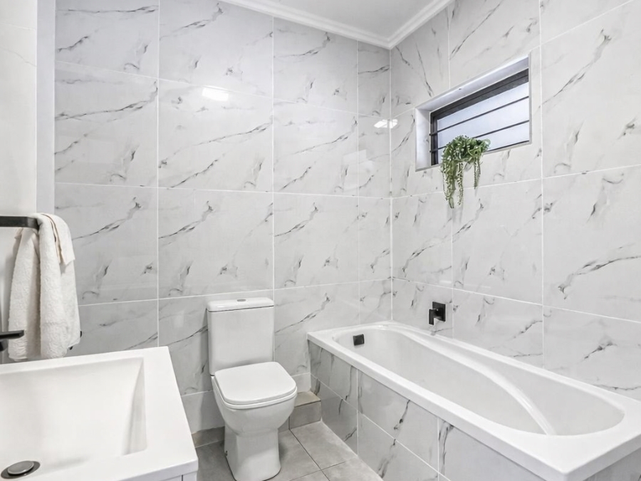 2 Bedroom Property for Sale in Bryanston Gauteng