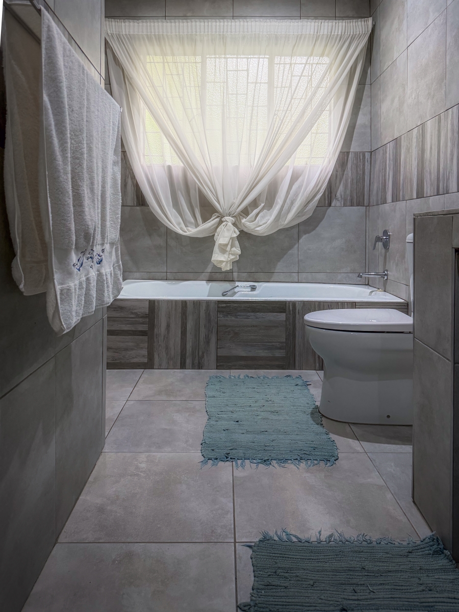 3 Bedroom Property for Sale in Garsfontein Gauteng