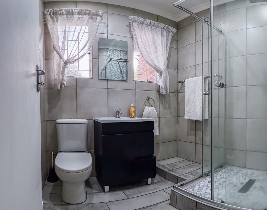 3 Bedroom Property for Sale in Garsfontein Gauteng