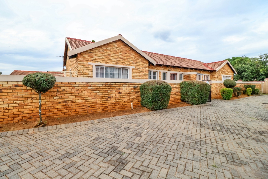 2 Bedroom Property for Sale in Heuwelsig Estate Gauteng