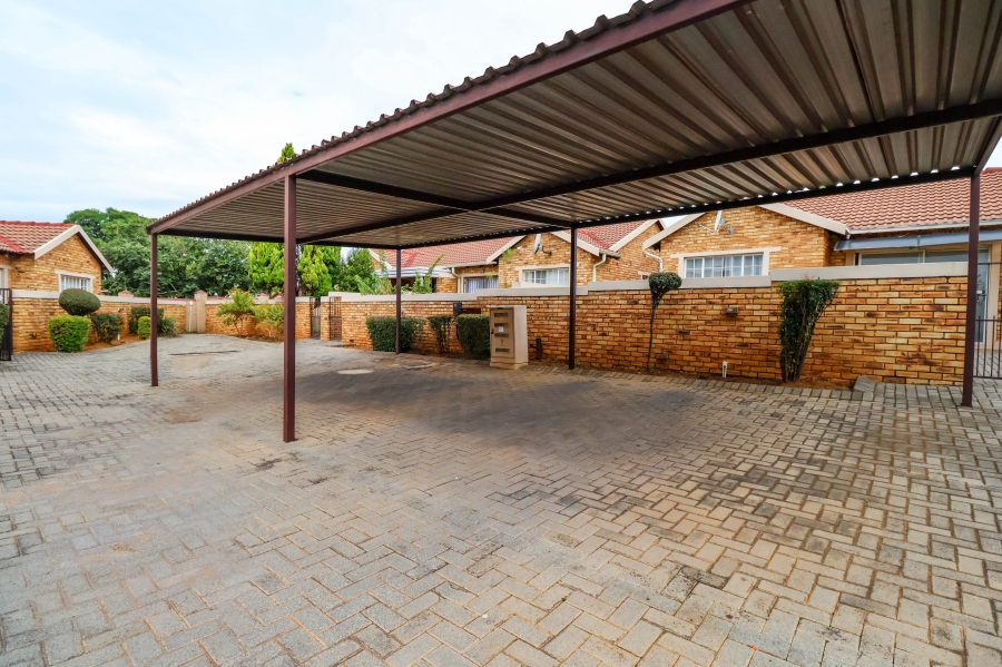 2 Bedroom Property for Sale in Heuwelsig Estate Gauteng
