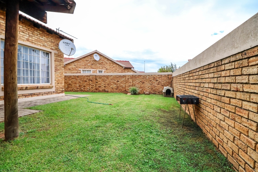 2 Bedroom Property for Sale in Heuwelsig Estate Gauteng