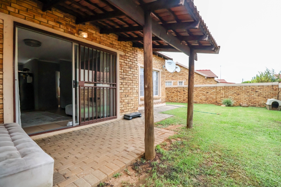2 Bedroom Property for Sale in Heuwelsig Estate Gauteng