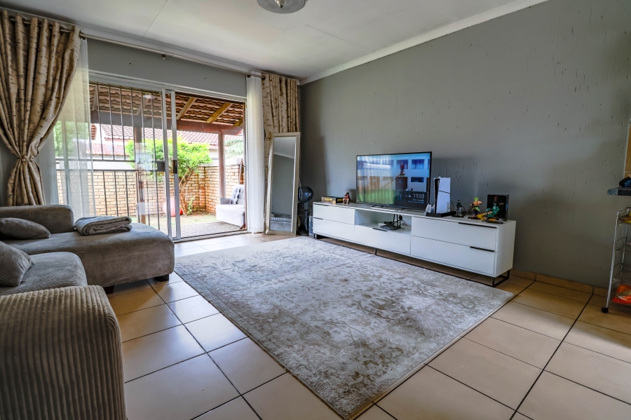 2 Bedroom Property for Sale in Heuwelsig Estate Gauteng