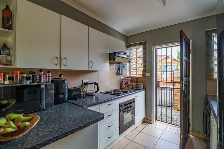 2 Bedroom Property for Sale in Heuwelsig Estate Gauteng