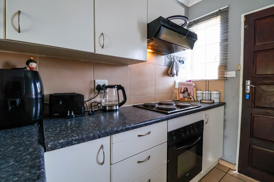 2 Bedroom Property for Sale in Heuwelsig Estate Gauteng