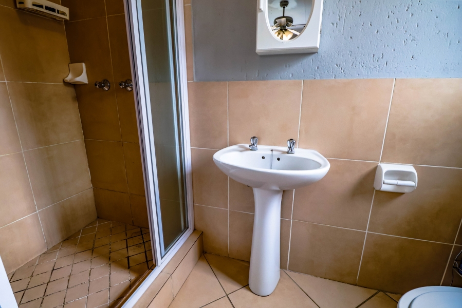 2 Bedroom Property for Sale in Heuwelsig Estate Gauteng