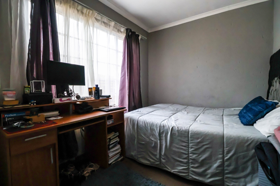 2 Bedroom Property for Sale in Heuwelsig Estate Gauteng