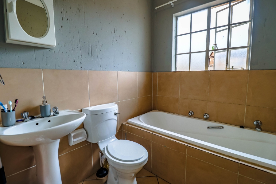 2 Bedroom Property for Sale in Heuwelsig Estate Gauteng