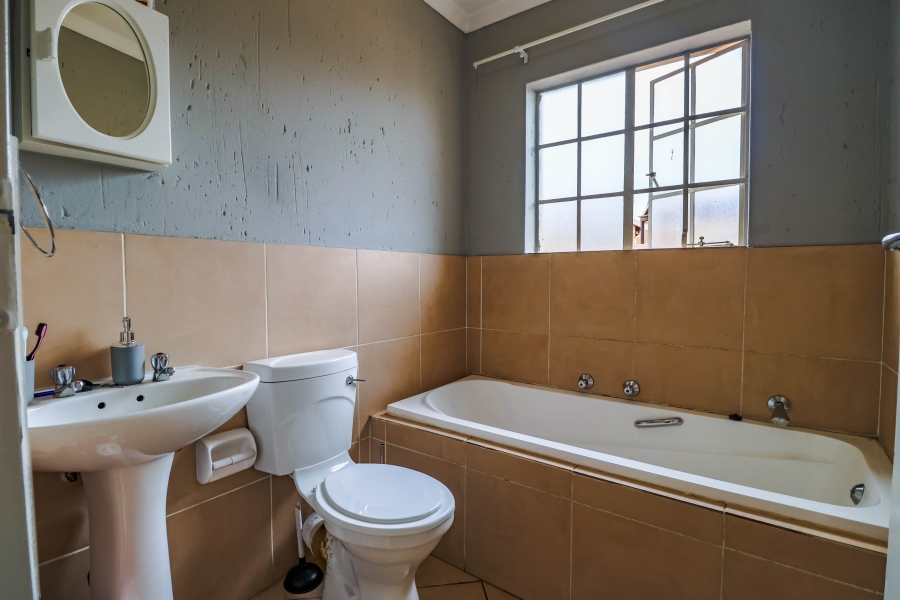 2 Bedroom Property for Sale in Heuwelsig Estate Gauteng