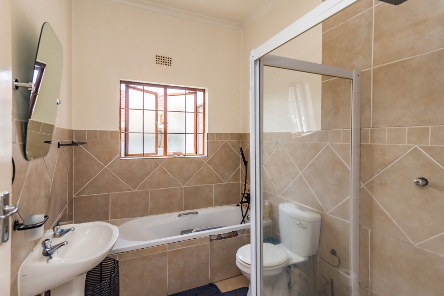 3 Bedroom Property for Sale in Sharonlea Gauteng