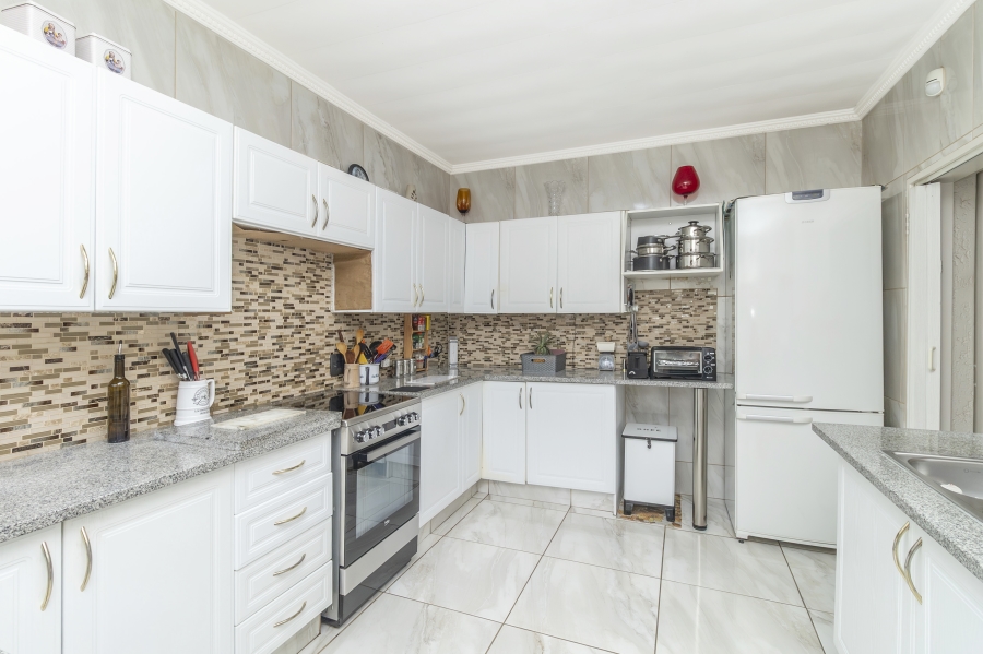 3 Bedroom Property for Sale in Magaliessig Gauteng