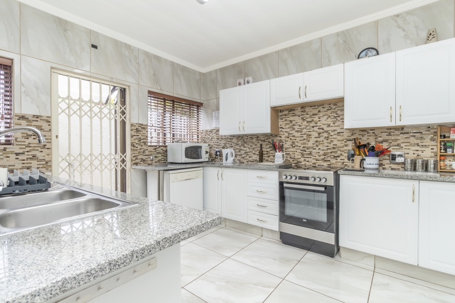 3 Bedroom Property for Sale in Magaliessig Gauteng