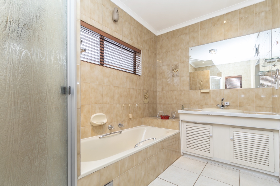 3 Bedroom Property for Sale in Magaliessig Gauteng