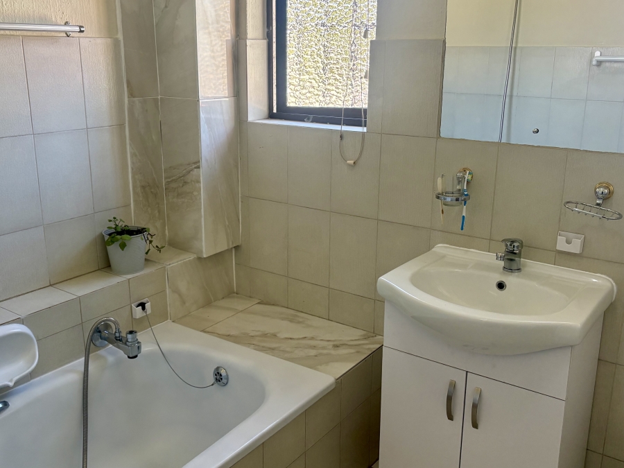 3 Bedroom Property for Sale in Magaliessig Gauteng