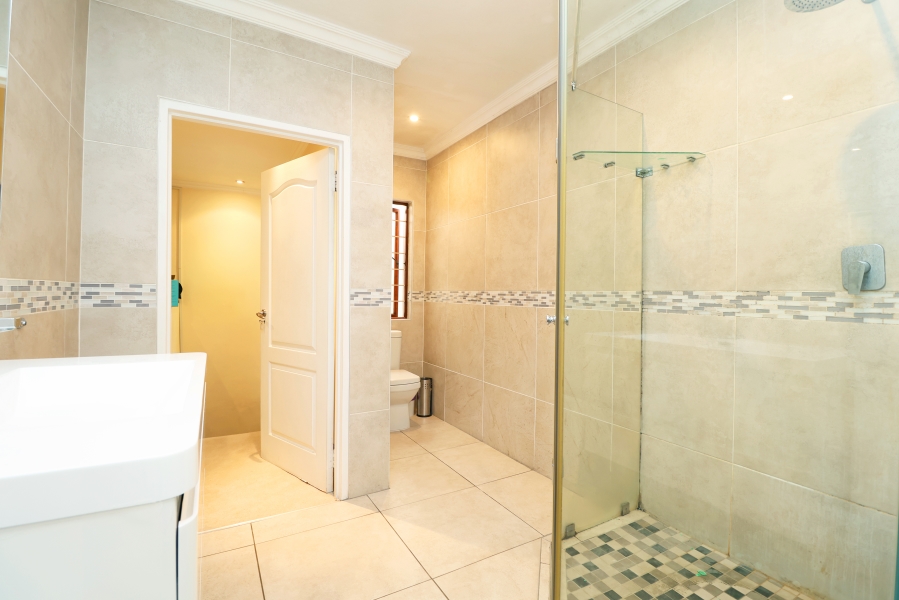 4 Bedroom Property for Sale in Waverley Gauteng