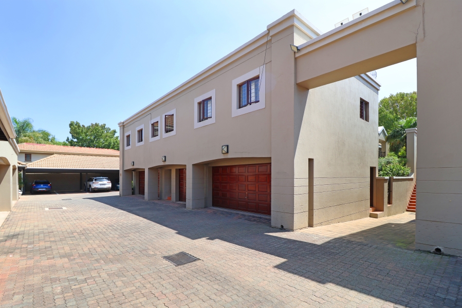 4 Bedroom Property for Sale in Waverley Gauteng