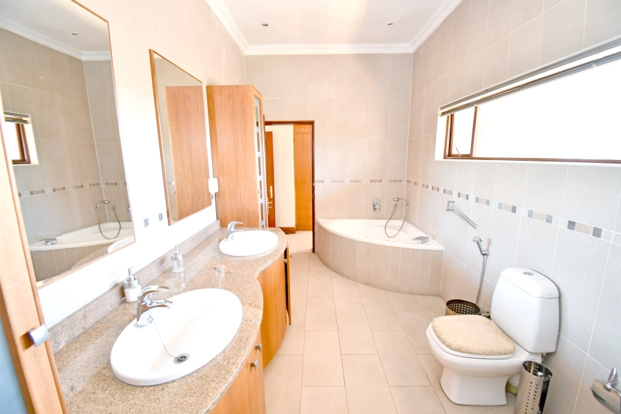 6 Bedroom Property for Sale in Crown North Gauteng