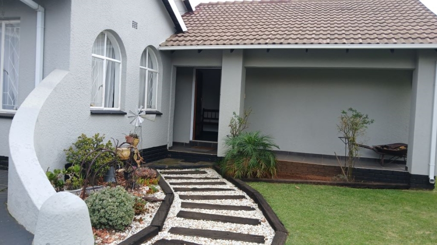 3 Bedroom Property for Sale in Helikonpark Gauteng