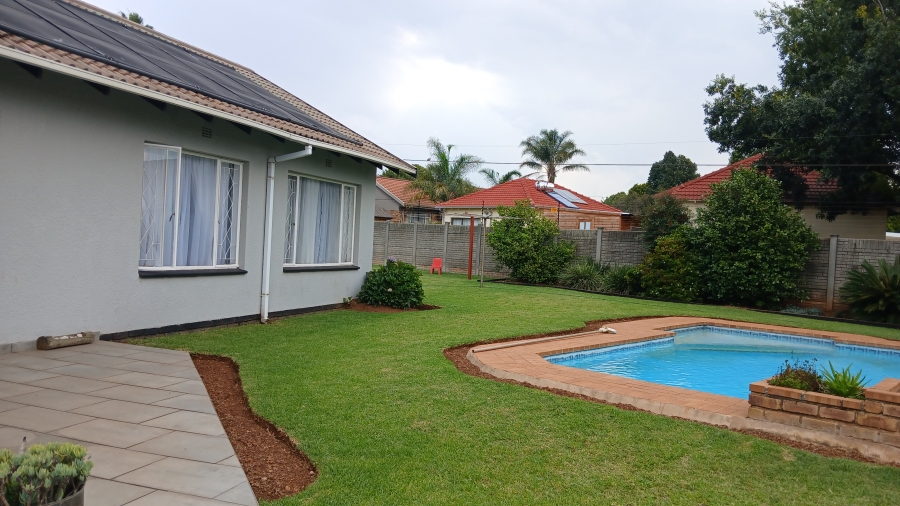 3 Bedroom Property for Sale in Helikonpark Gauteng