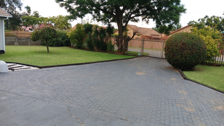 3 Bedroom Property for Sale in Helikonpark Gauteng