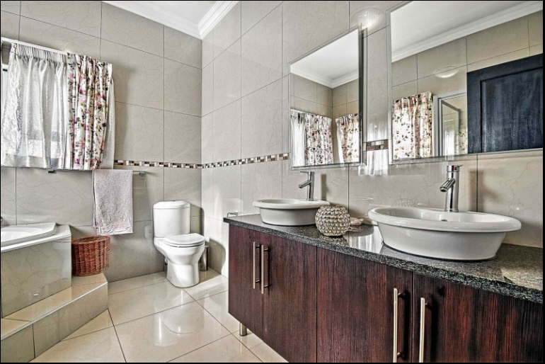 4 Bedroom Property for Sale in Zambezi Country Estate Gauteng