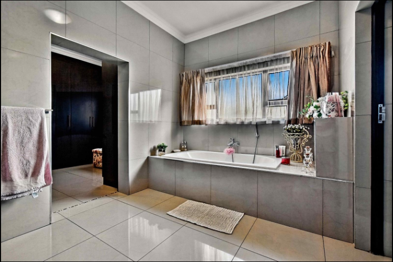 4 Bedroom Property for Sale in Zambezi Country Estate Gauteng