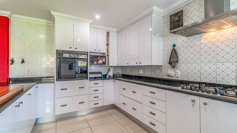 6 Bedroom Property for Sale in Lanseria Gauteng