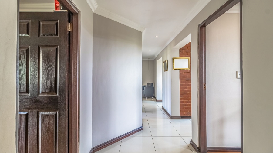 6 Bedroom Property for Sale in Lanseria Gauteng