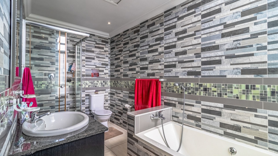 6 Bedroom Property for Sale in Lanseria Gauteng