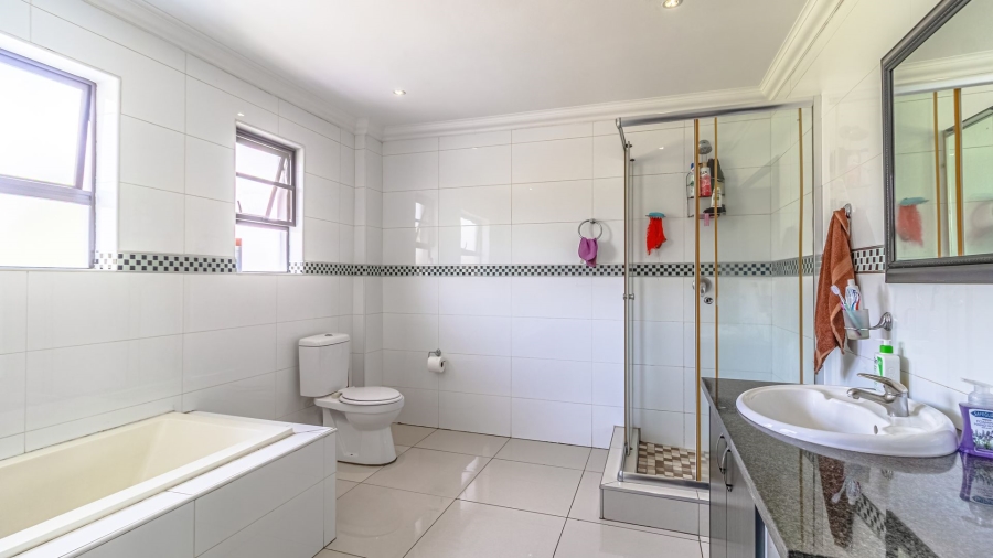 6 Bedroom Property for Sale in Lanseria Gauteng