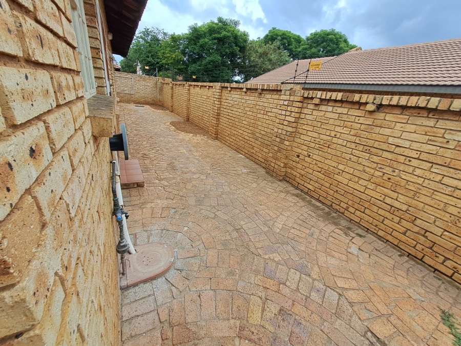 3 Bedroom Property for Sale in New Redruth Gauteng