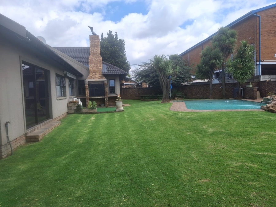 4 Bedroom Property for Sale in Bardene Gauteng