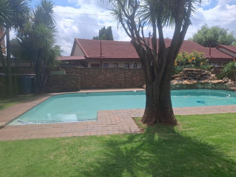 4 Bedroom Property for Sale in Bardene Gauteng