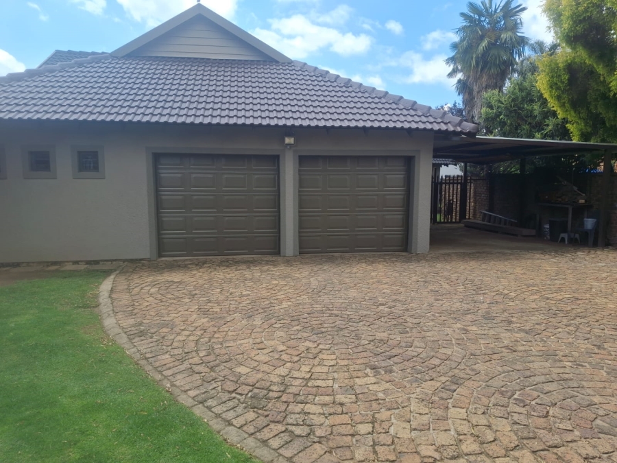 4 Bedroom Property for Sale in Bardene Gauteng