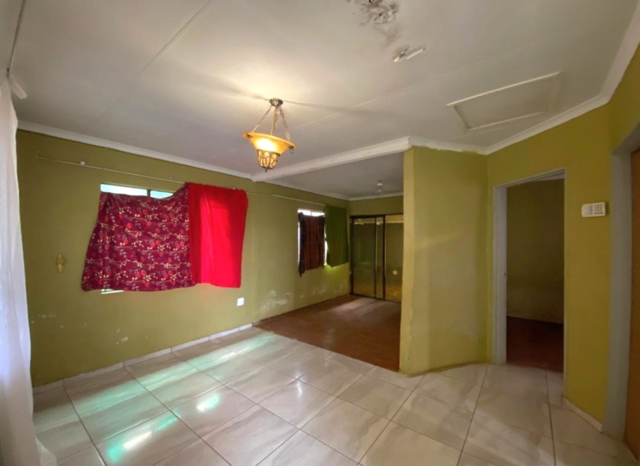 2 Bedroom Property for Sale in Lakeside Gauteng