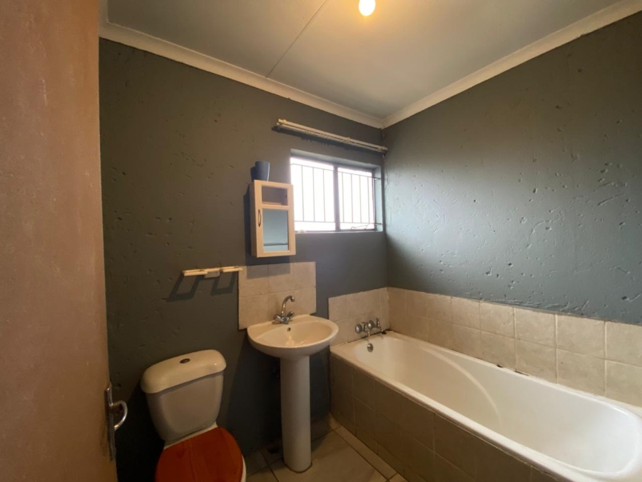 2 Bedroom Property for Sale in Lakeside Gauteng