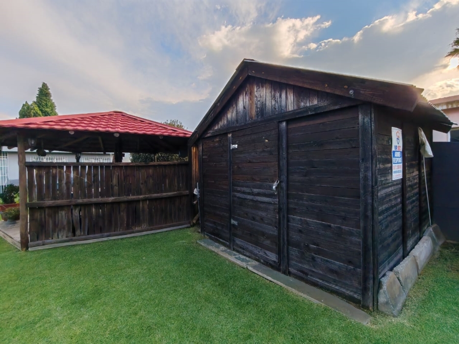 4 Bedroom Property for Sale in Risiville Gauteng