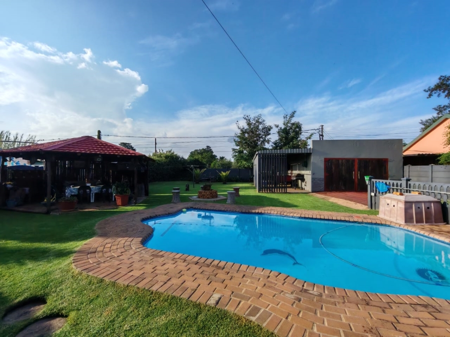 4 Bedroom Property for Sale in Risiville Gauteng