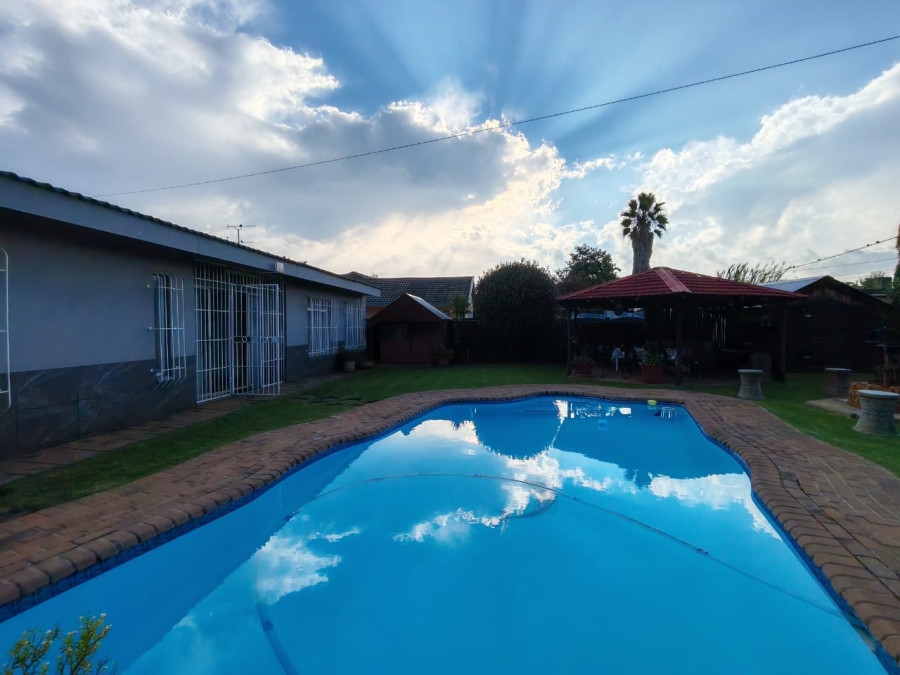 4 Bedroom Property for Sale in Risiville Gauteng