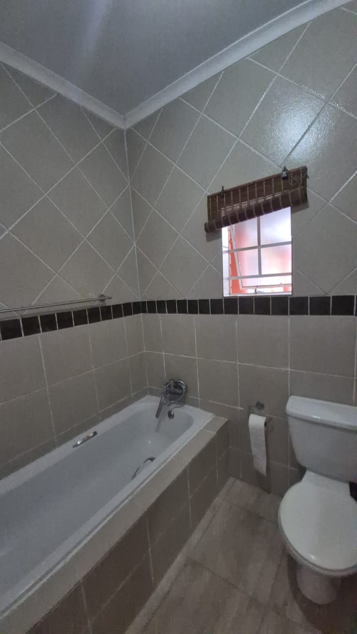To Let 3 Bedroom Property for Rent in Thatchfield Cresent Gauteng