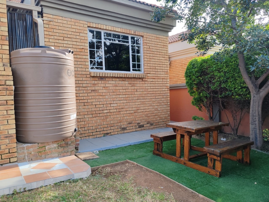 To Let 3 Bedroom Property for Rent in Thatchfield Cresent Gauteng
