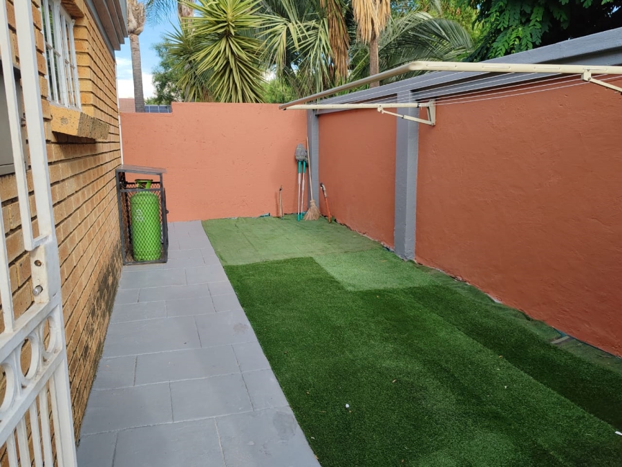 To Let 3 Bedroom Property for Rent in Thatchfield Cresent Gauteng